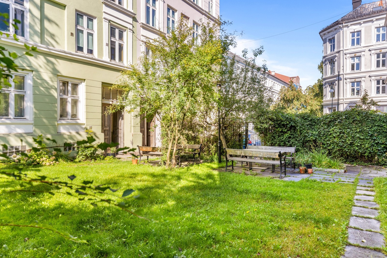 Borettslaget har koselig felles bakgård. Galleribilde