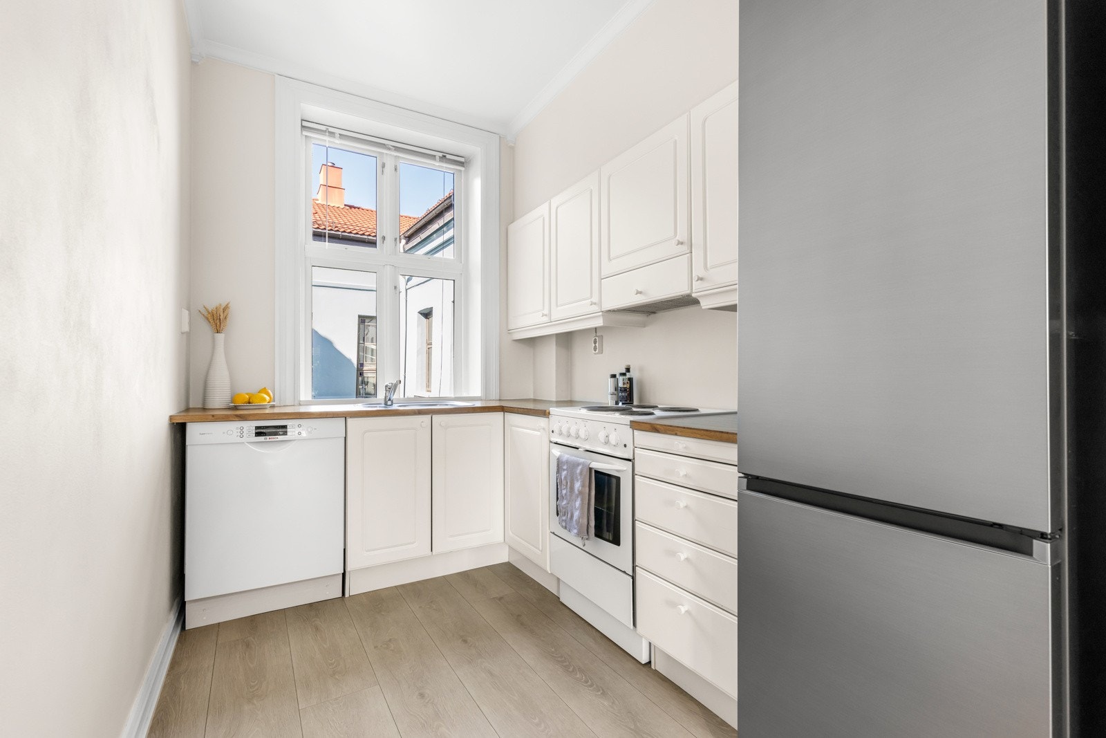 Kjøkkenet vender mot bakgård. Se alternativ plantegning hvor dette benyttes som soverom II. Galleribilde