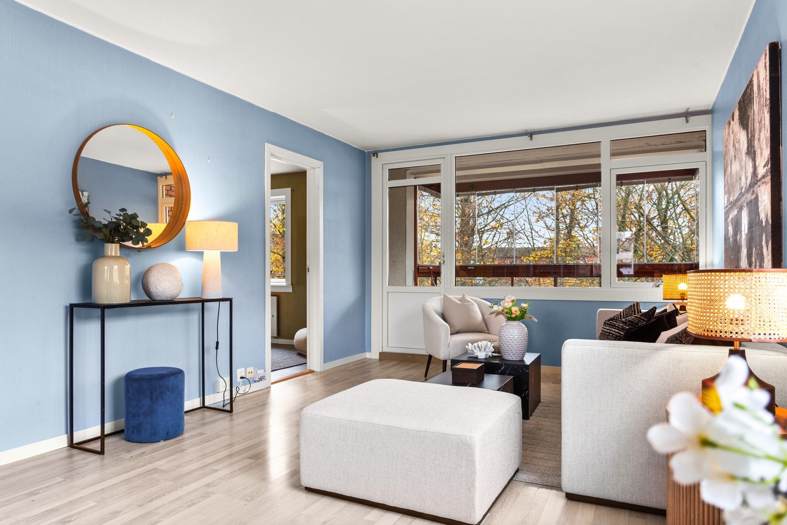 Leiligheten har en fin planløsning og et generelt behov for modernisering. Galleribilde