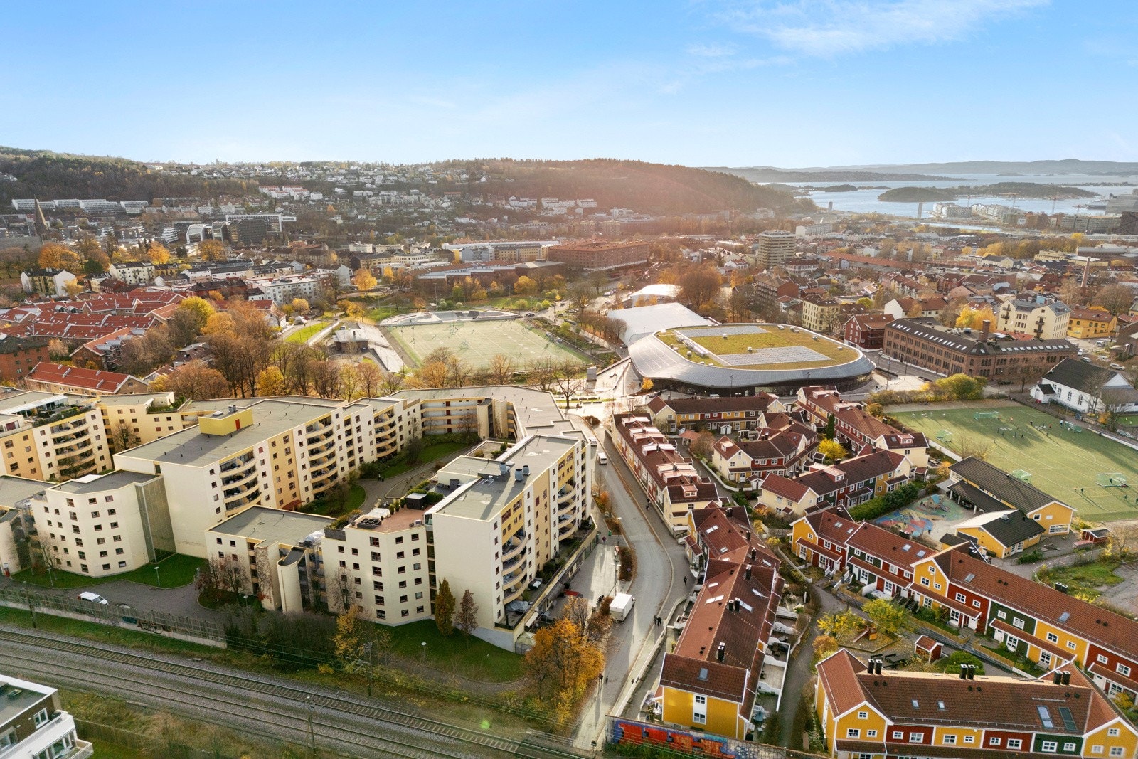 Boligen har en flott beliggenhet på Jordal, nært Ensjøbyen og sentralt mellom Kampen og Vålerenga i bydel Gamle Oslo. Her er det kort vei til idylliske parker, sykkelveier og et godt offentlig transporttilbud med buss og T-bane Galleribilde