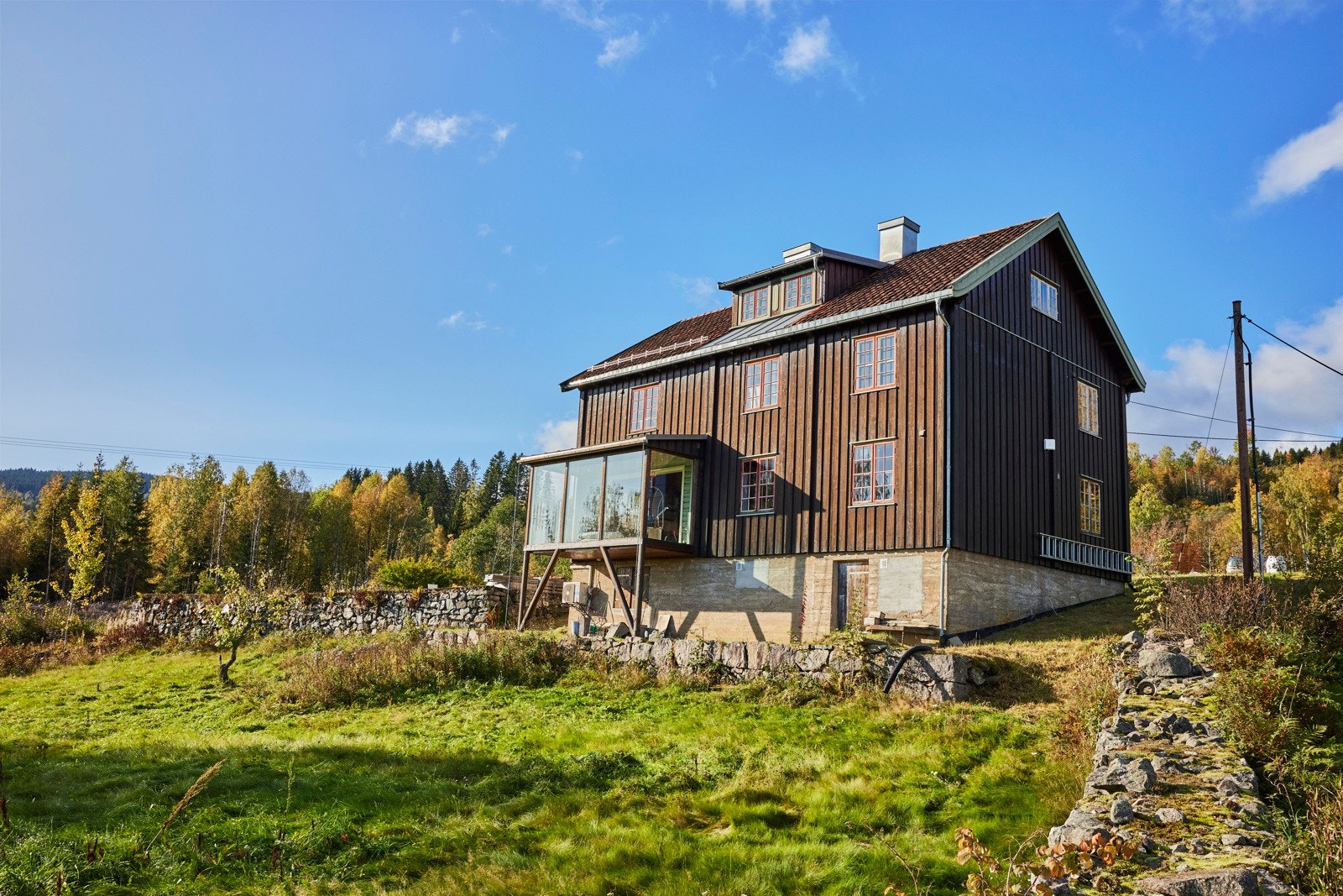 En nydelig tømmervilla med enestående Mjøsutsikt. Galleribilde