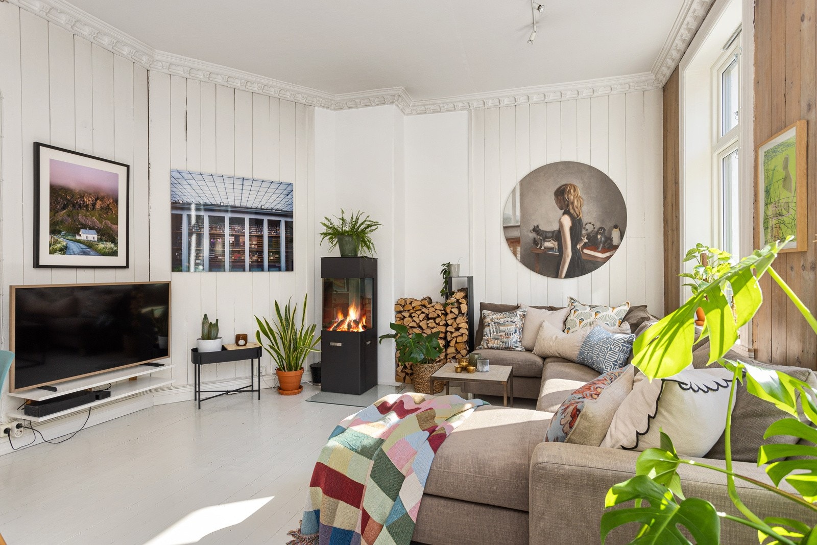 Leiligheten har en god planløsning med fine oppholdsrom i 3. etasje og 3 soverom i loftsetasjen. Galleribilde