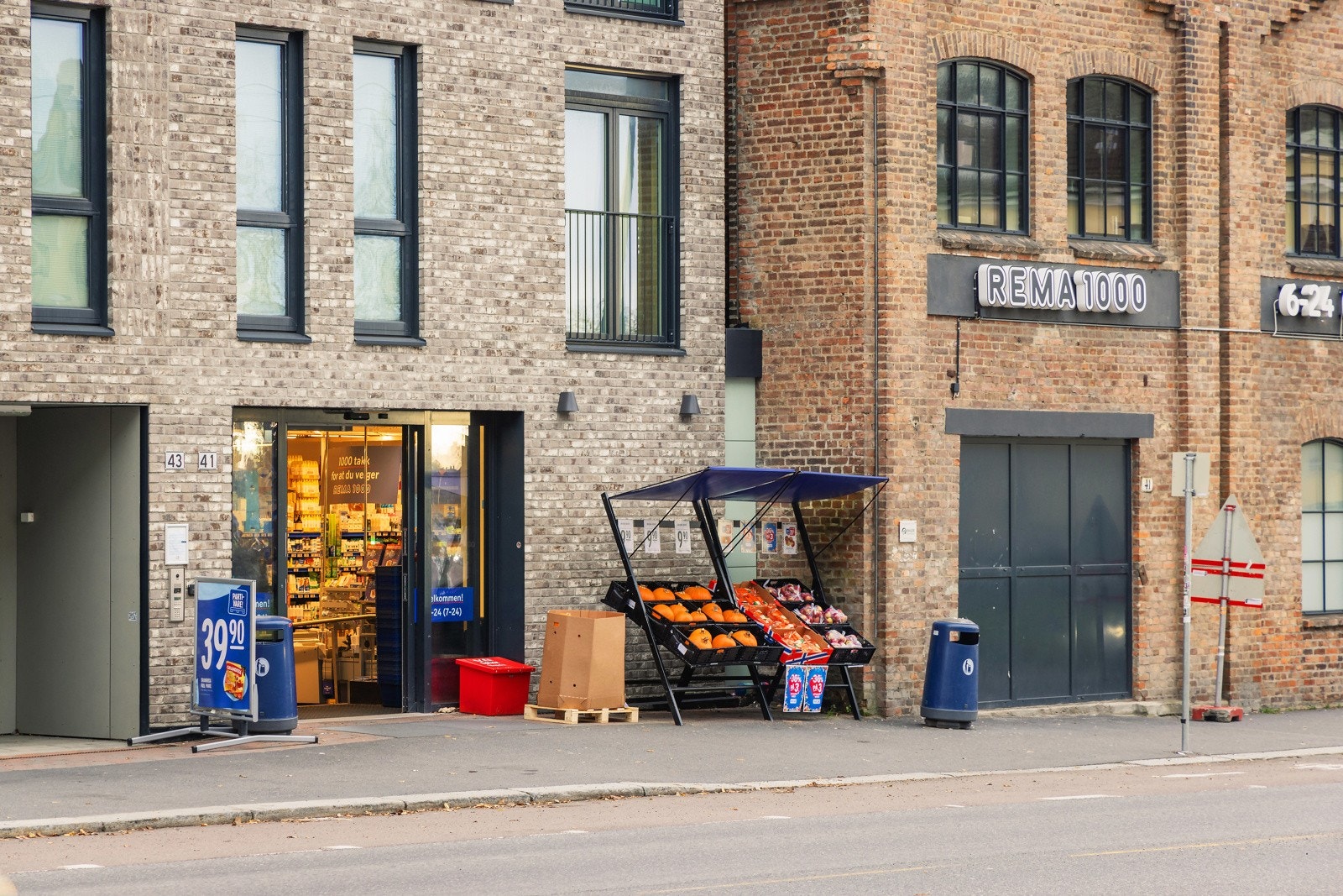 Dagligvarehandelen er enkel- Både KIWI og Rema1000 er i umiddelbar nærhet. Galleribilde