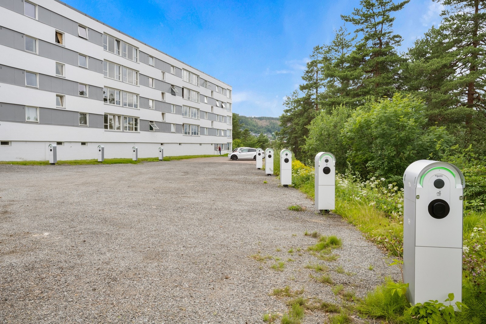 Det er mulighet for parkering på fellesområdet. Øvrig parkering etter områdets gjeldende bestemmelser. Galleribilde