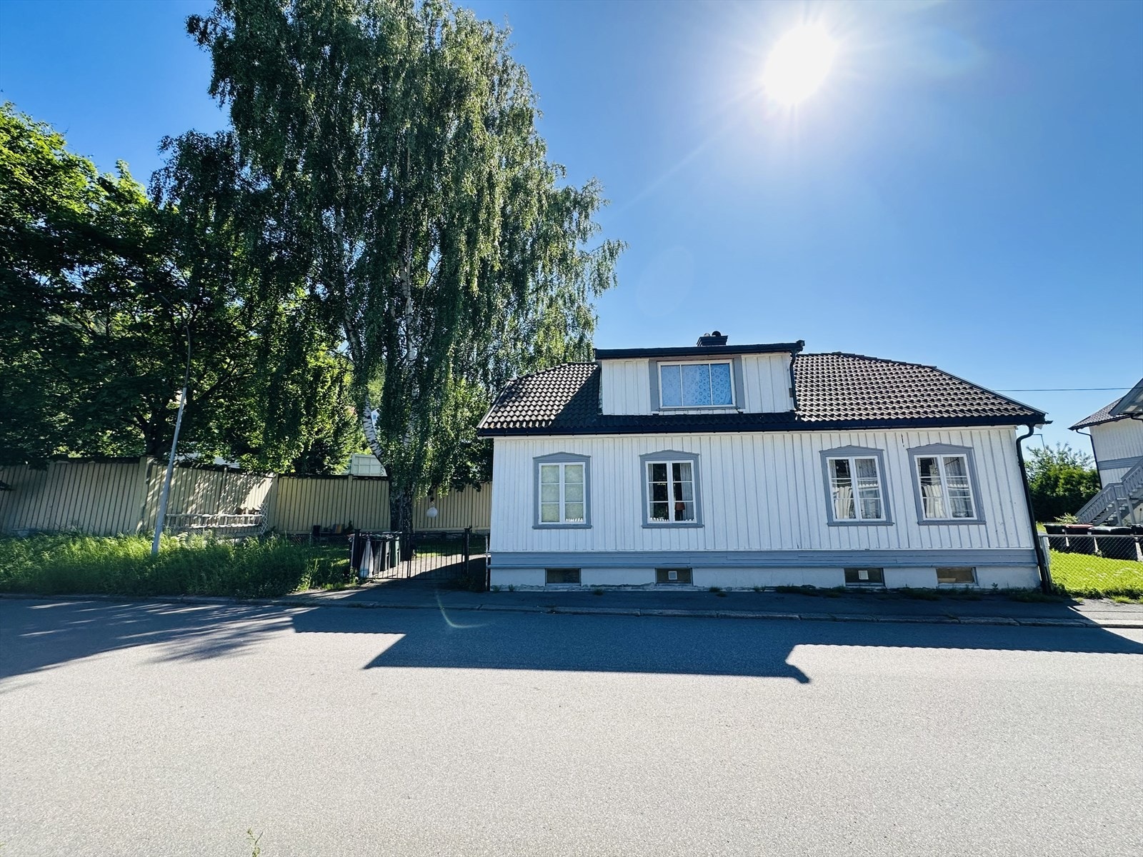 Grunnmuren er fra 1947 og boligen er flyttet ca. 40 meter til denne grunnmuren i 1960 Galleribilde