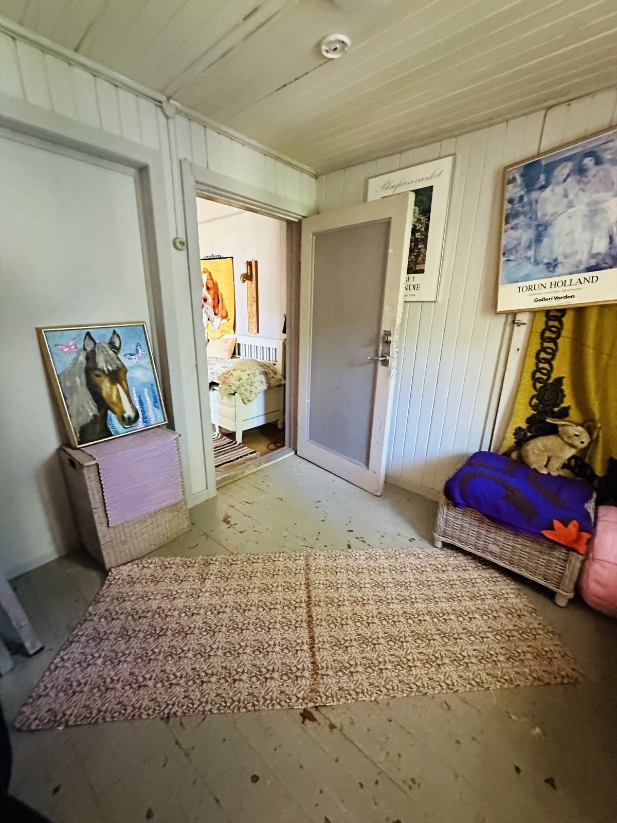 Boligen har 4 soverom, 2 i hver etasje Galleribilde
