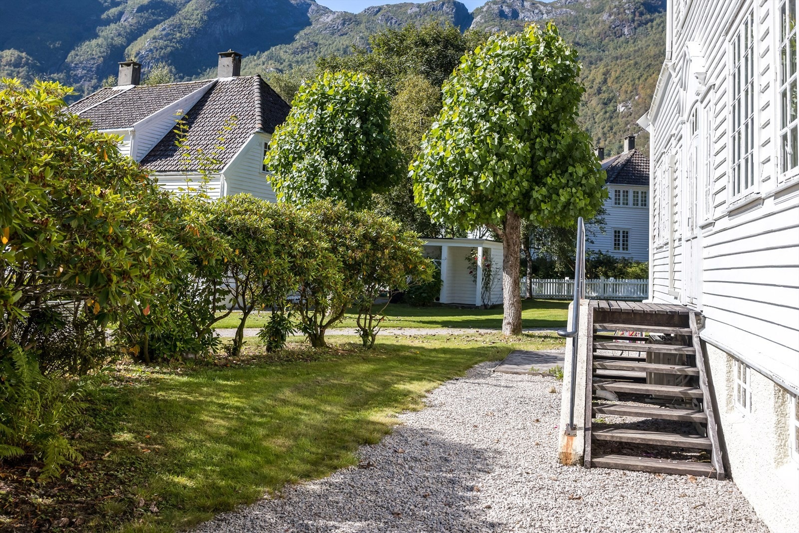 Trapp frå fellesarealet med tilkomst til ei av stovene Galleribilde