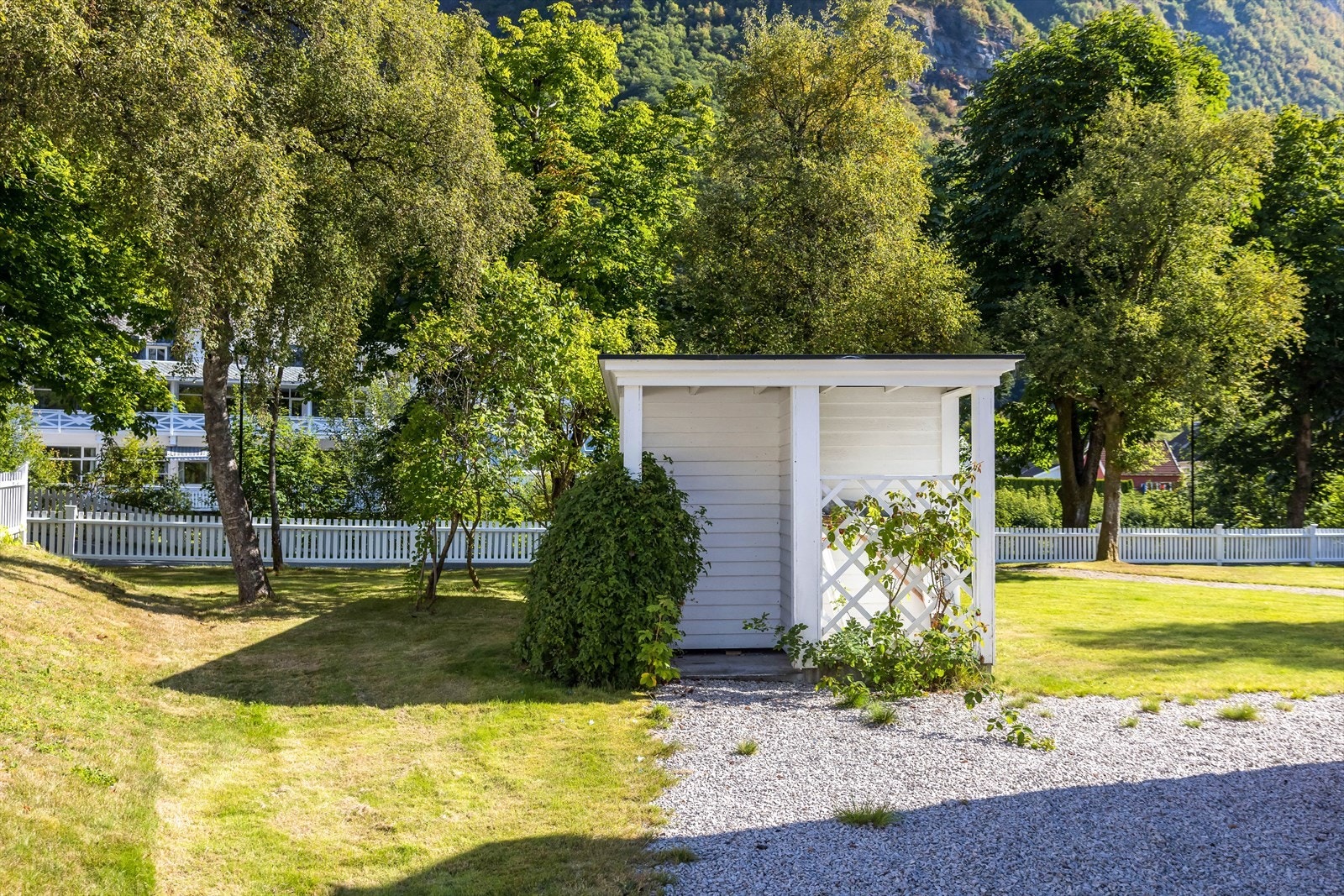 Utebod tilhøyrande eigedommen. Galleribilde