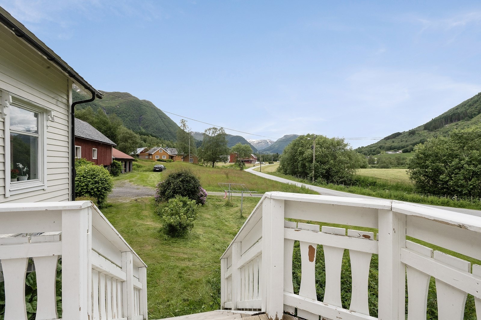 Frå terrassen er det tilkomst til uteområdet Galleribilde