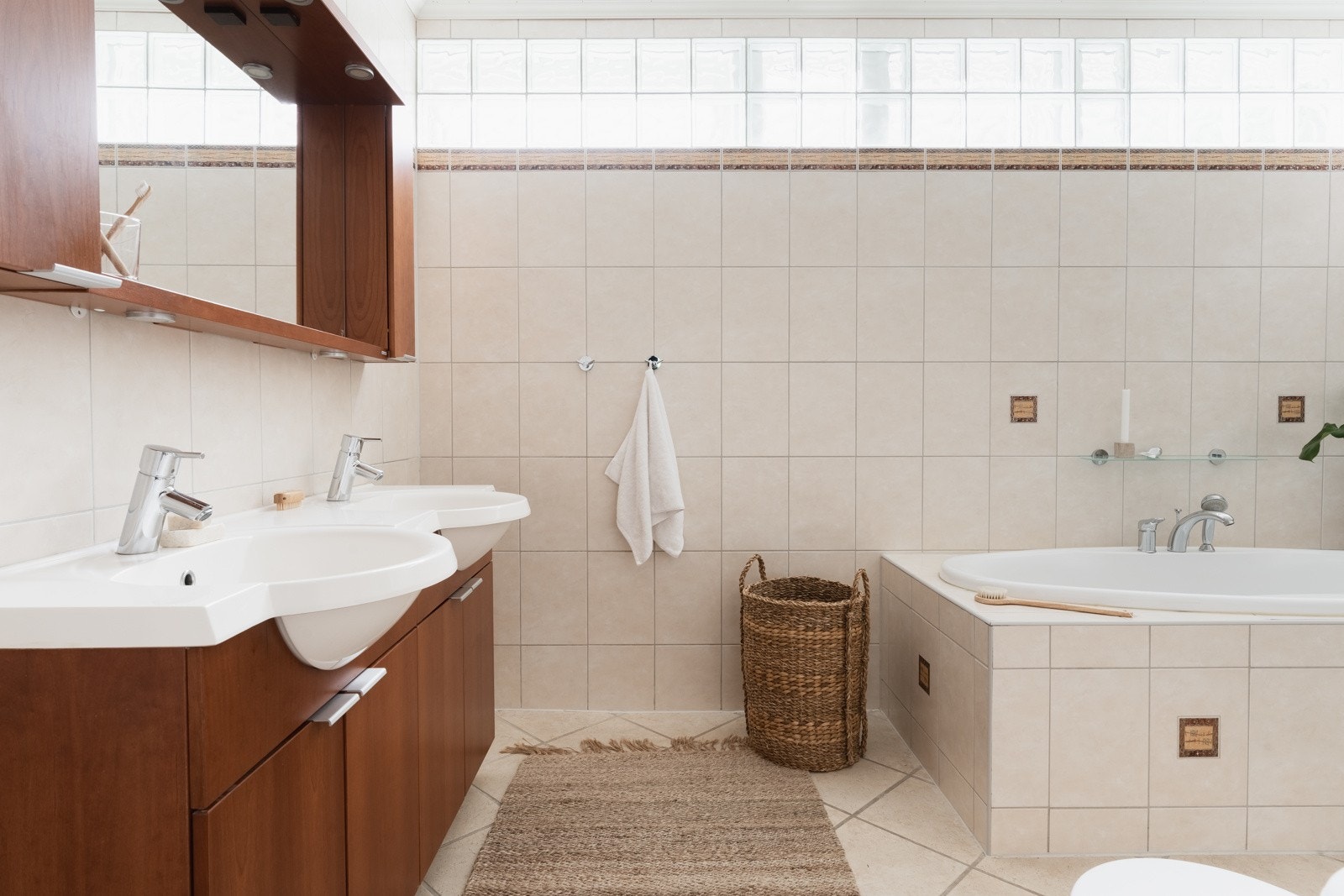 Badet måler ca. 8 kvm. Galleribilde