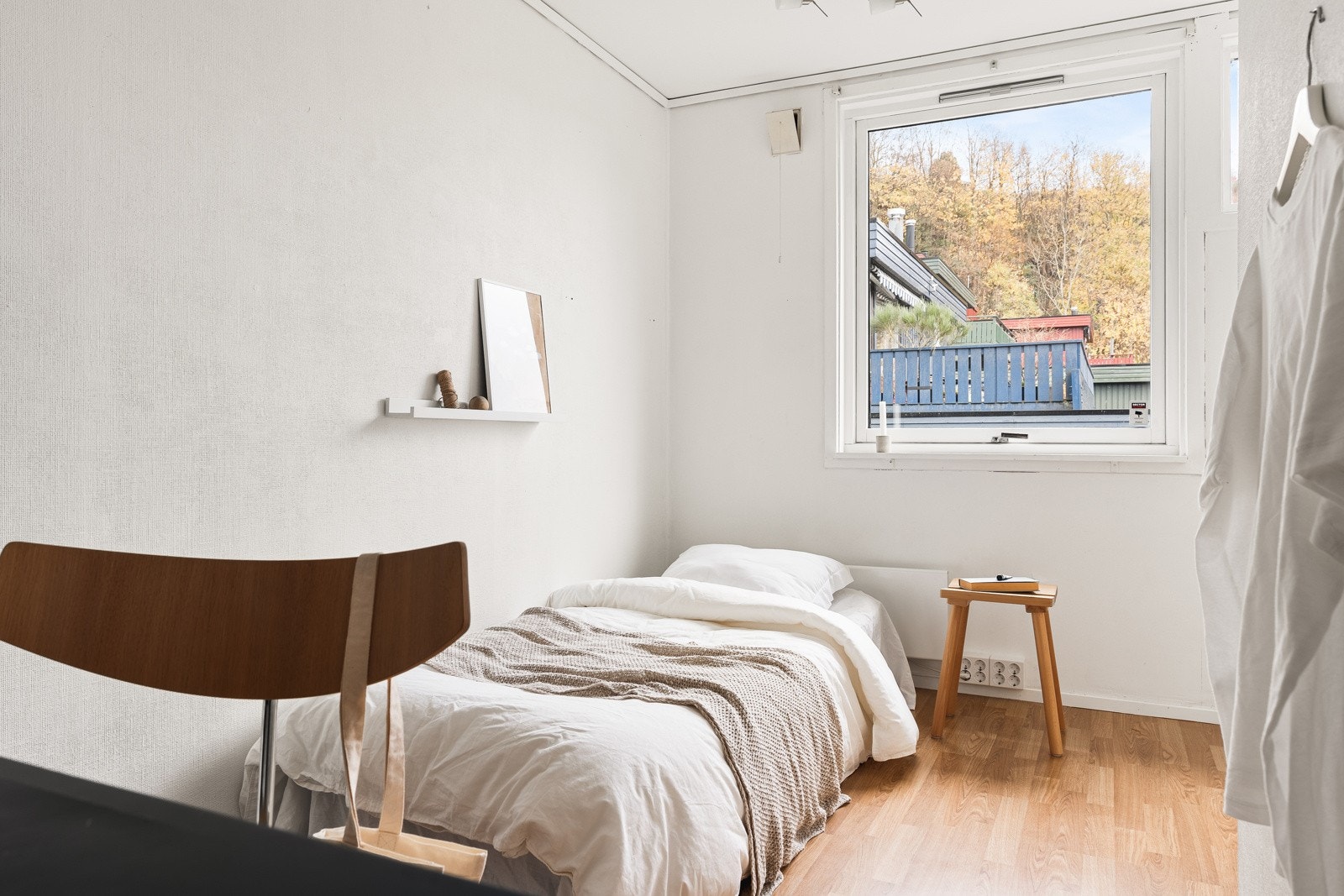 Boligen inneholder totalt 3 soverom. Ett oppe og 2 nede. Galleribilde