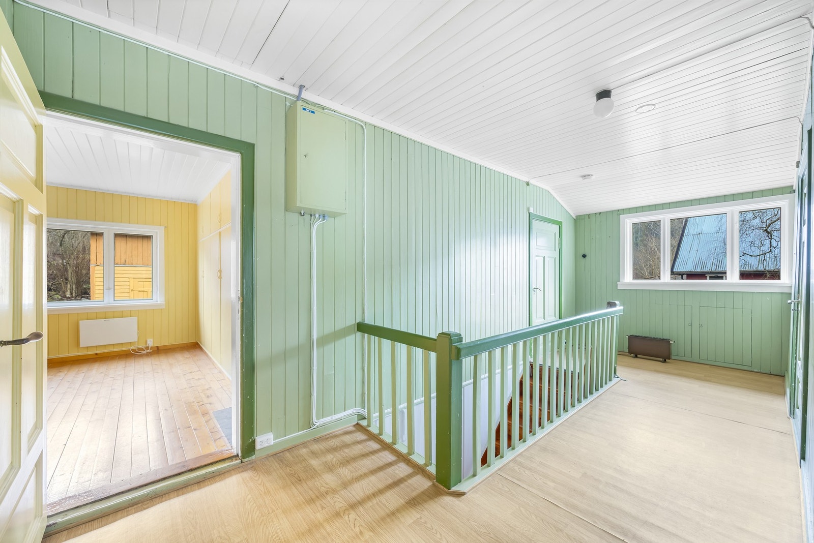 I 2. etasje finner vi fire soverom og ett bad. Galleribilde