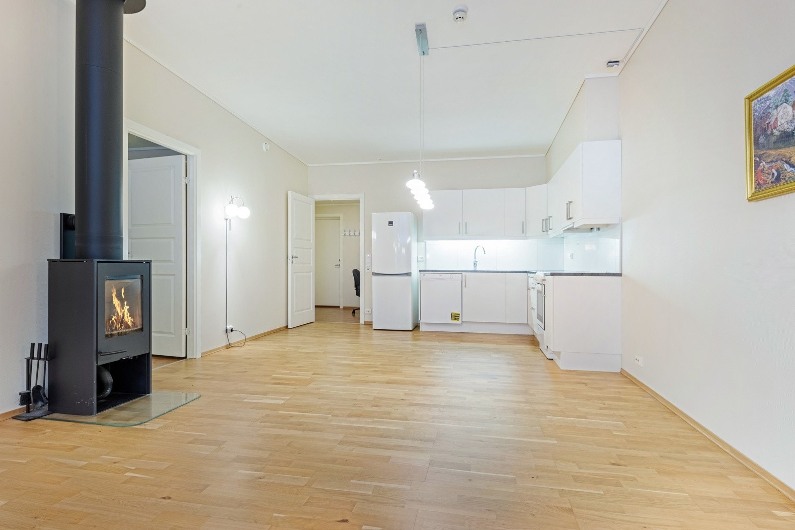 Leilegheita har 2 soverom og romsleg stove. Varme i golv i gang, bad og stove/kjøkken Galleribilde