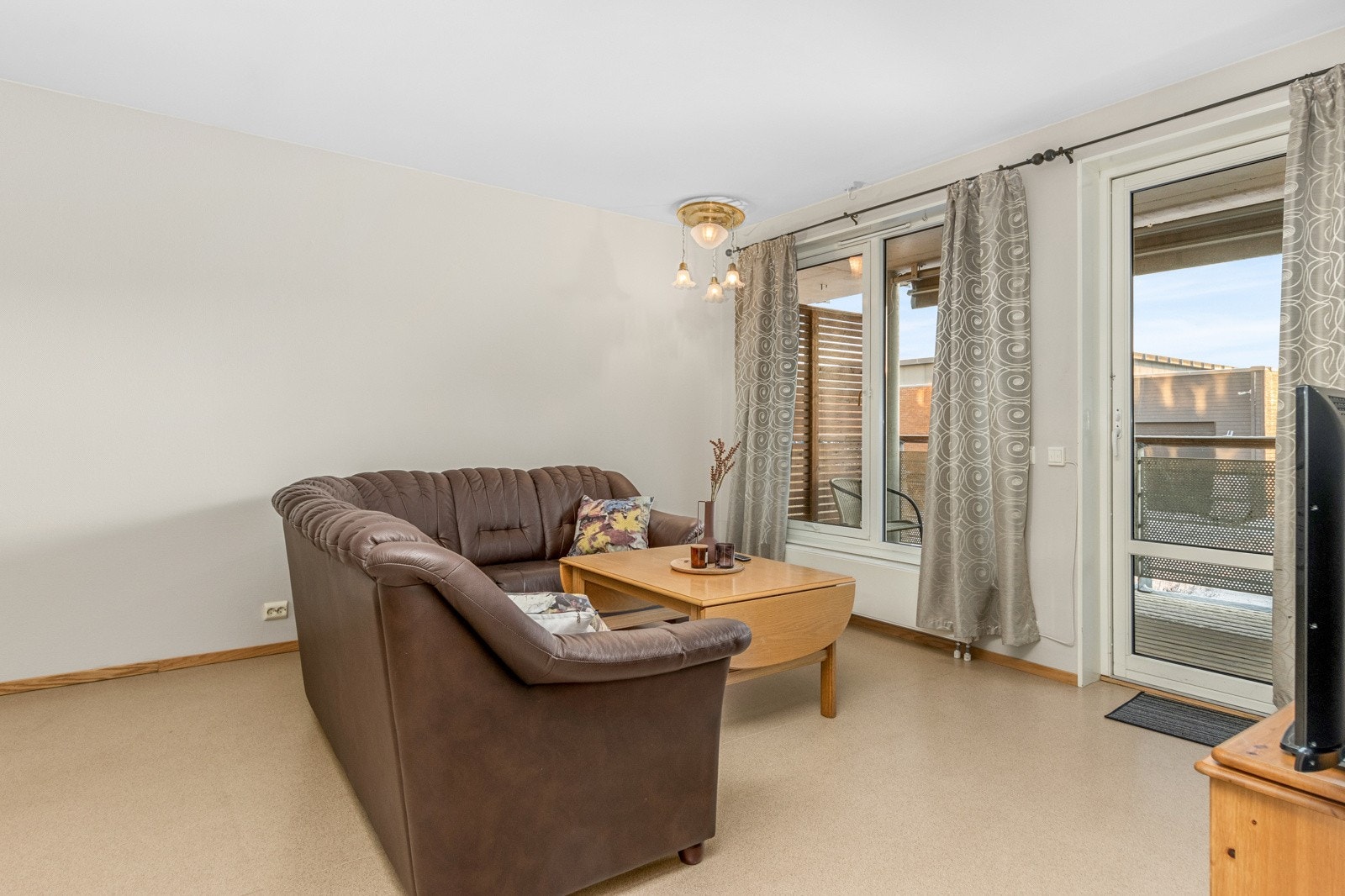 "Alt" er inkludert i månedlige felleskostnader, herunder strømforbruk og oppvarming (stipulert). Galleribilde