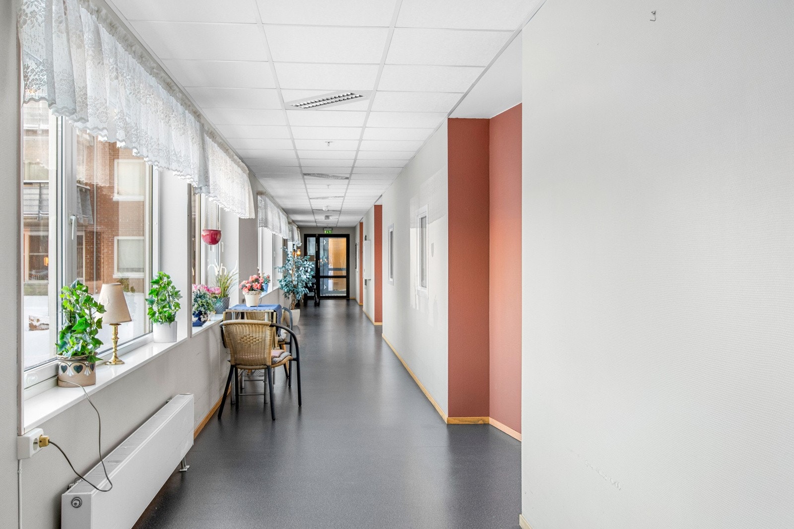 Trygge og rolige omgivelser med bl.a. innvendige, låste svalganger. Galleribilde