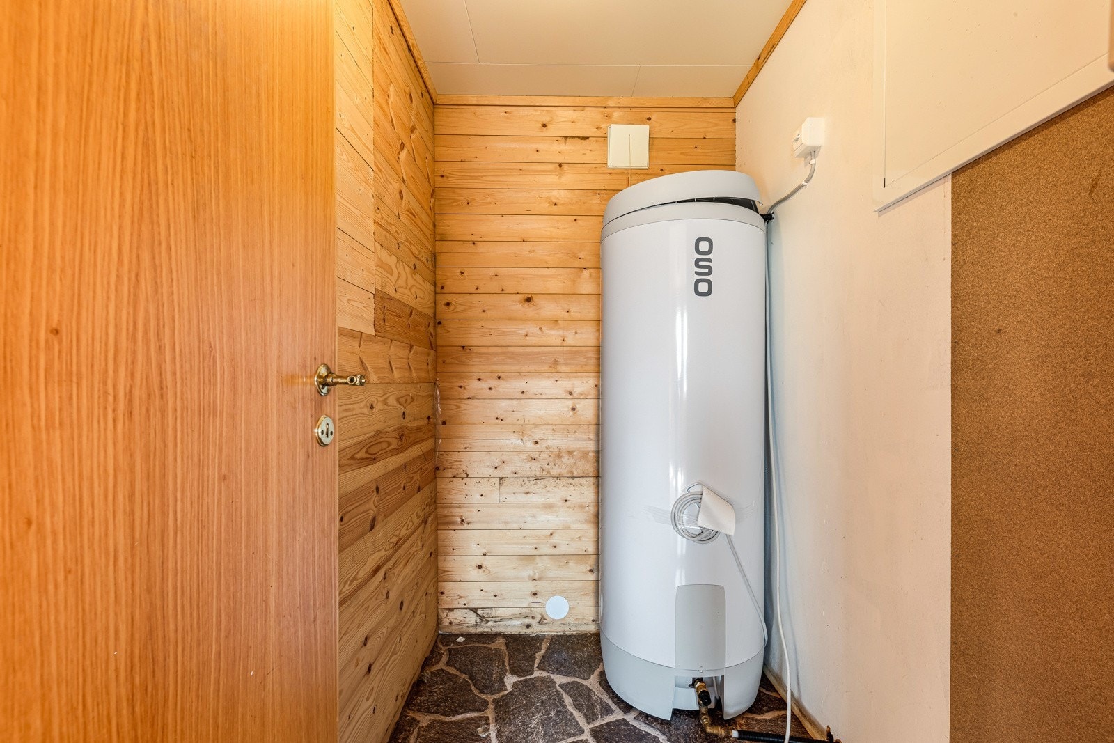 Varmtvasstank på 300l vart montert i 2008.jpg Galleribilde