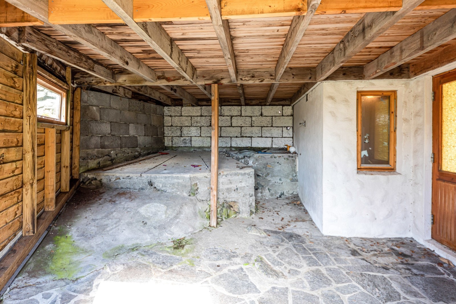 Det er også god lagringsplass under terrassen.jpg Galleribilde