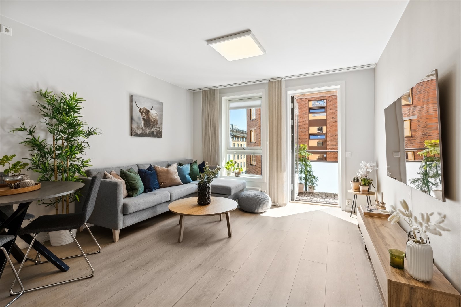 Linn Wendel har gleden av å presentere Breigata 18! Galleribilde