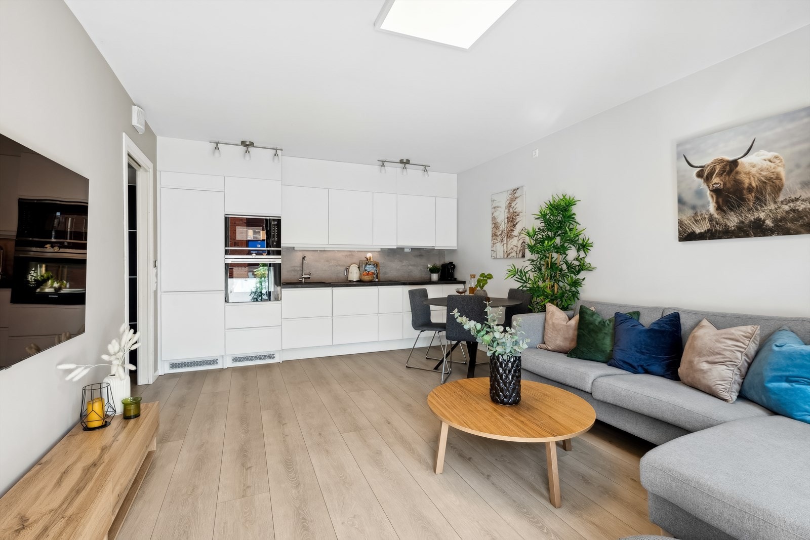 Vesentlig oppgradert og delikat 3-roms med solrik sørvendt balkong. Galleribilde