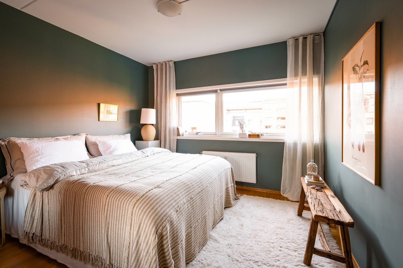 Store vinduer som slipper inn godt med lys Galleribilde