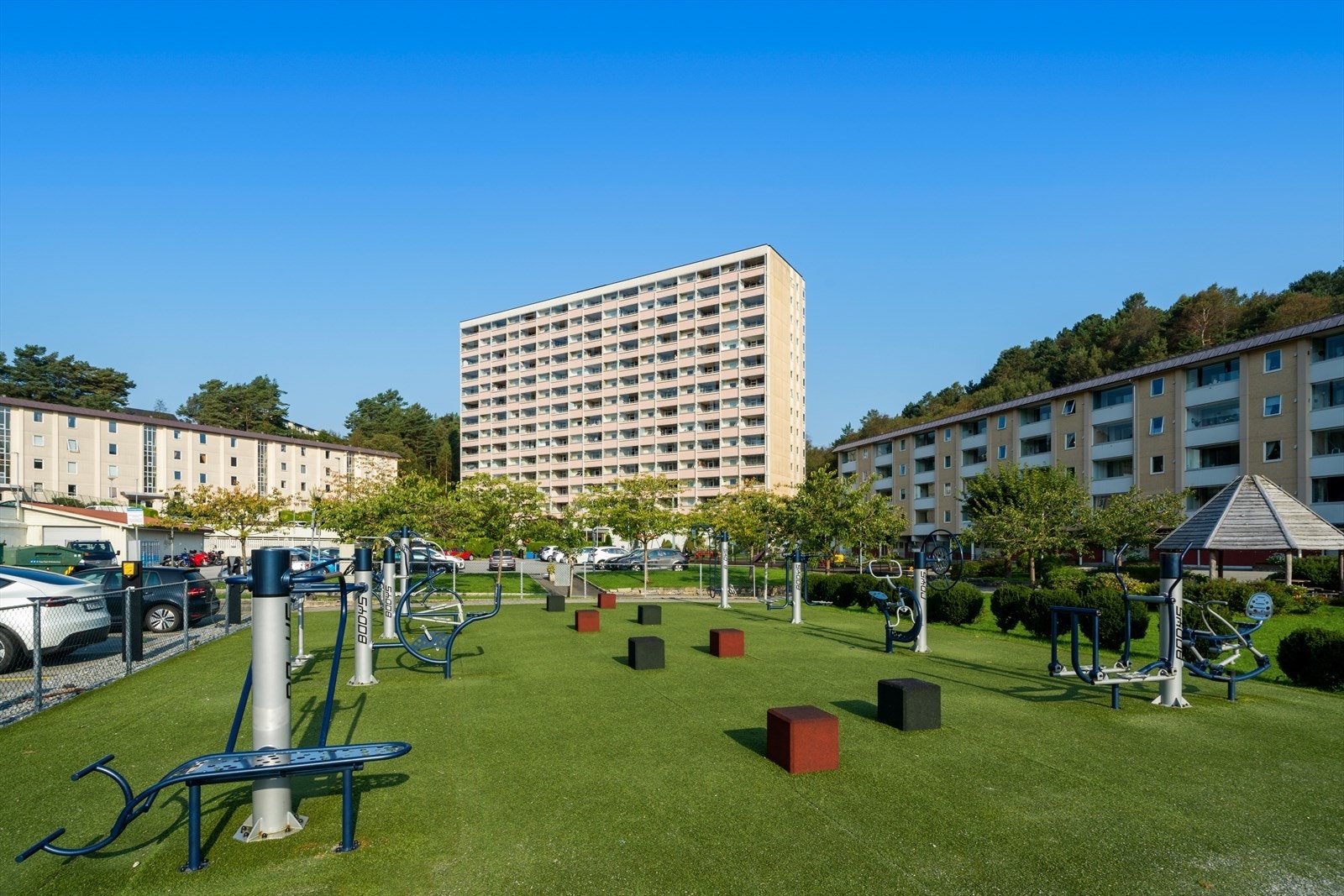 - Det er mulig å leie fast parkeringsplass, og plassene blir tildelt etter venteliste - Galleribilde