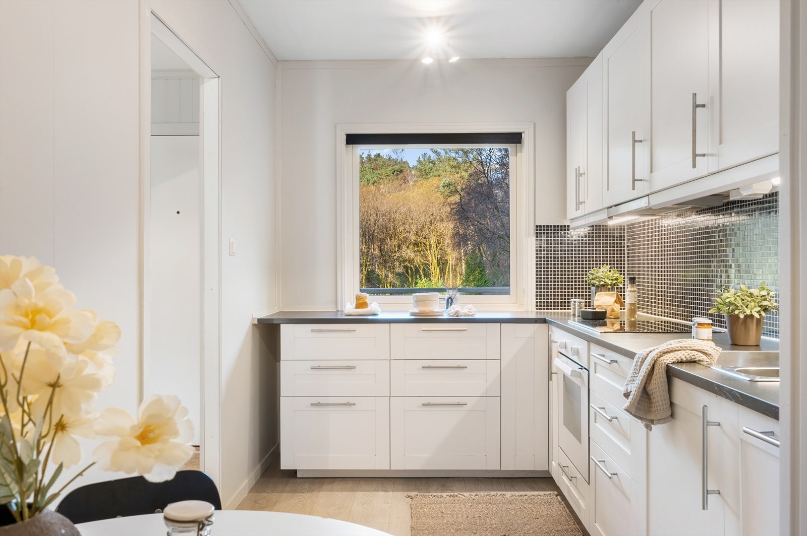 - Vendt mot rolig grøntareal - her kan du kokkelere til naturskjønne omgivelser - Galleribilde