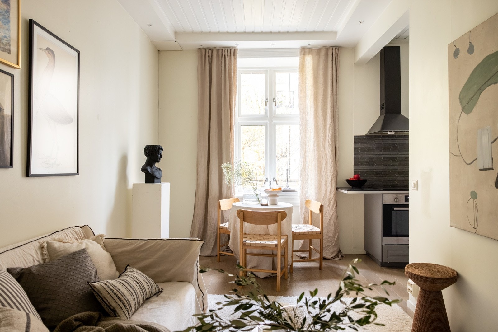 Pen og attraktiv 2-roms leilighet med rolig beliggenhet i indre gård. Galleribilde