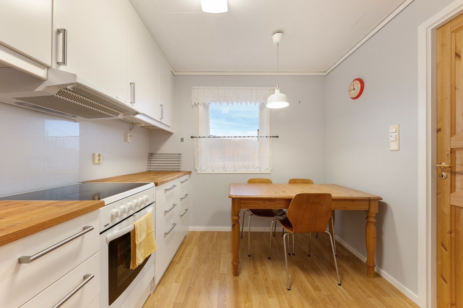 76Kjøkkenet har innreiing frå IKEA frå 2012 Galleribilde