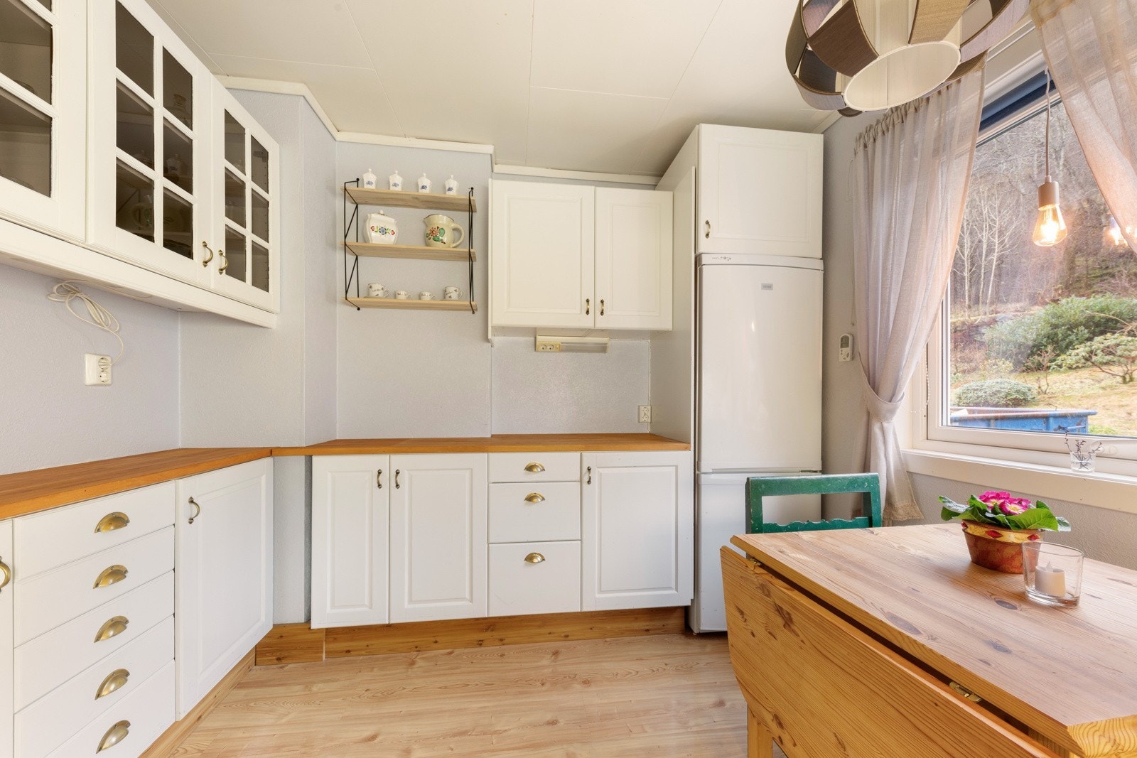 Her er det plass til ei sittegruppe ved vindauget Galleribilde