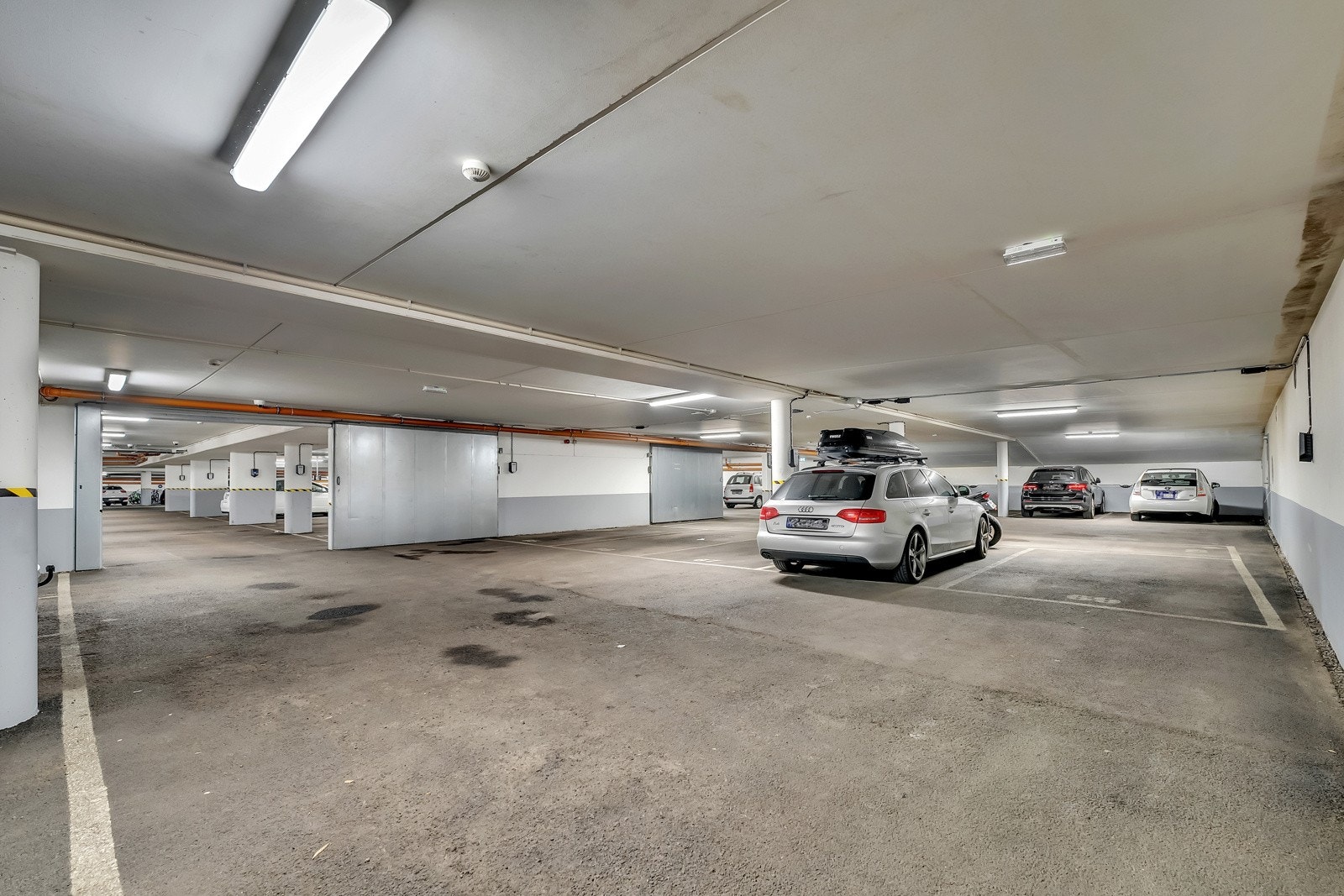 Parkeringsplass i felles garasjekjeller medfølger leiligheten. Galleribilde