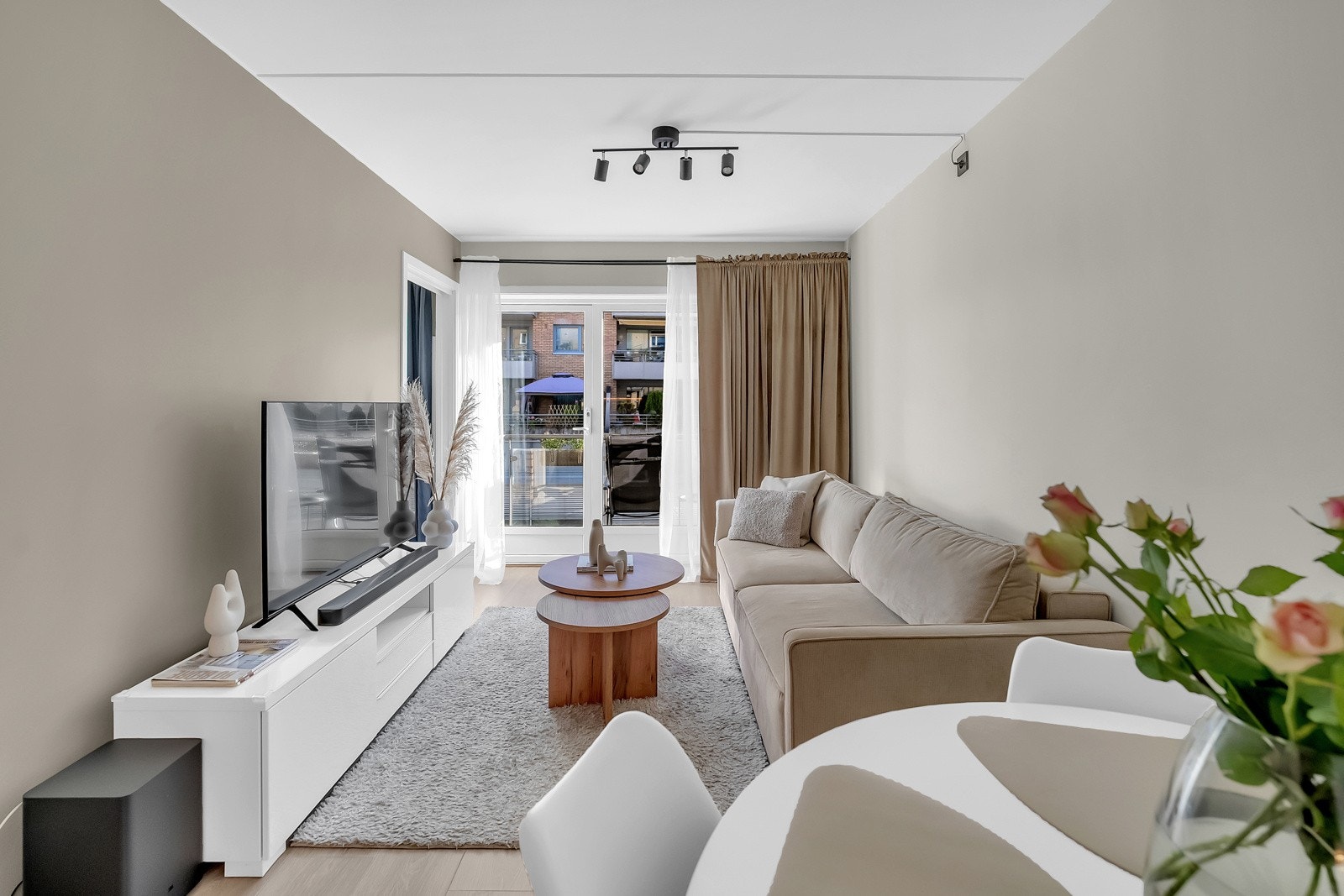 EIE Lillestrøm v/ Julie Fredheim Maudal har gleden av å presentere denne lekre 2-roms leiligheten i Strømsveien 57! Galleribilde