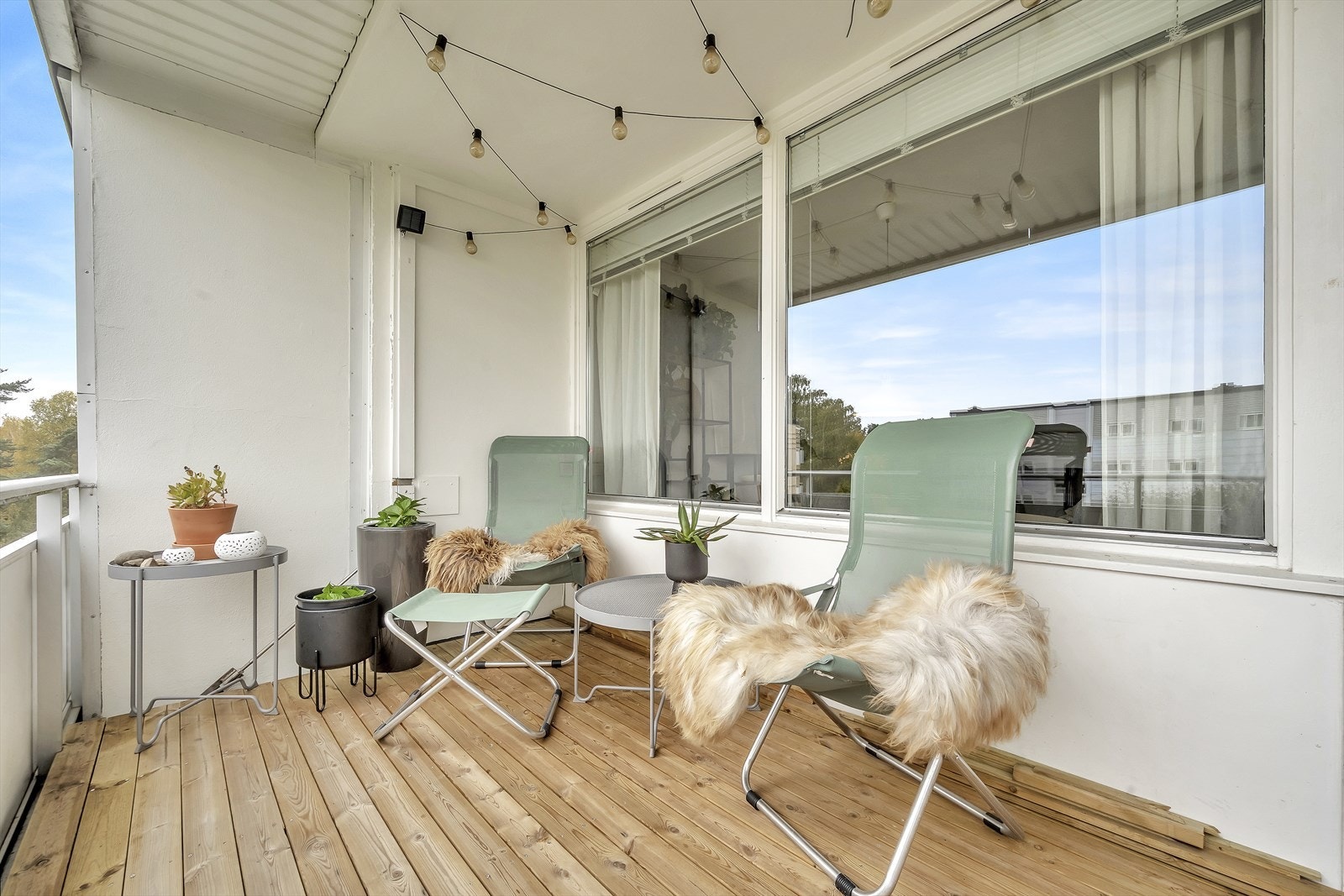 Fra stue er det utgang til vestvendt balkong med plass til sittegruppe. Galleribilde