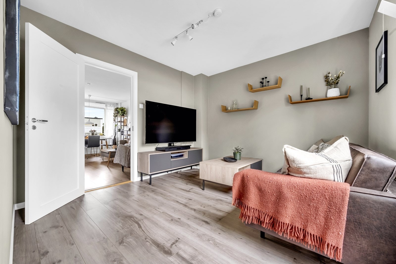 Overflater på soverom ble malt i 2023/24. Galleribilde