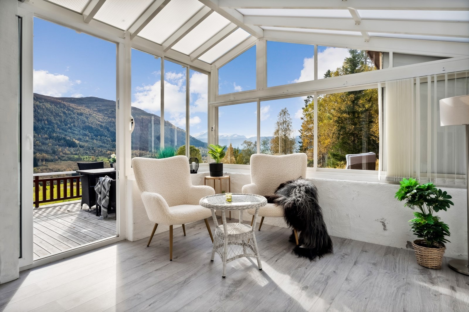 Vinterhage med vindauger i tak og veggar Galleribilde