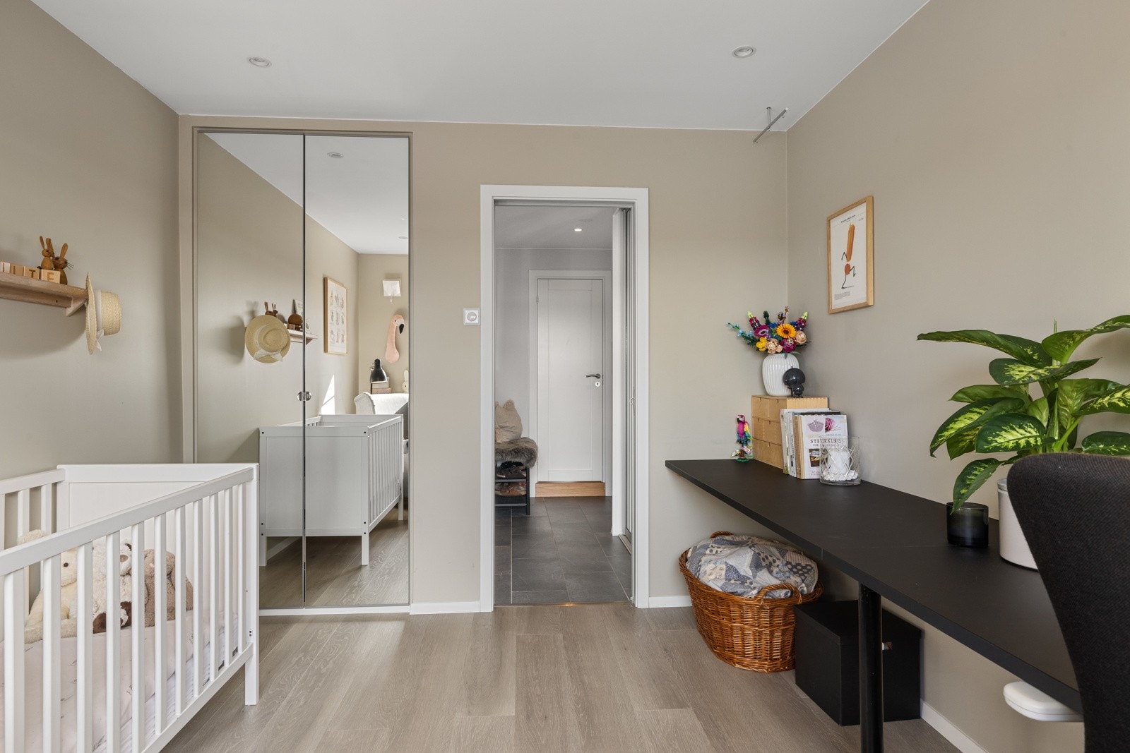 - Soverommet størrelse gjør at dette egner seg godt som barnerom, gjesterom, eller kontor. Alt etter ønske og behov - Galleribilde