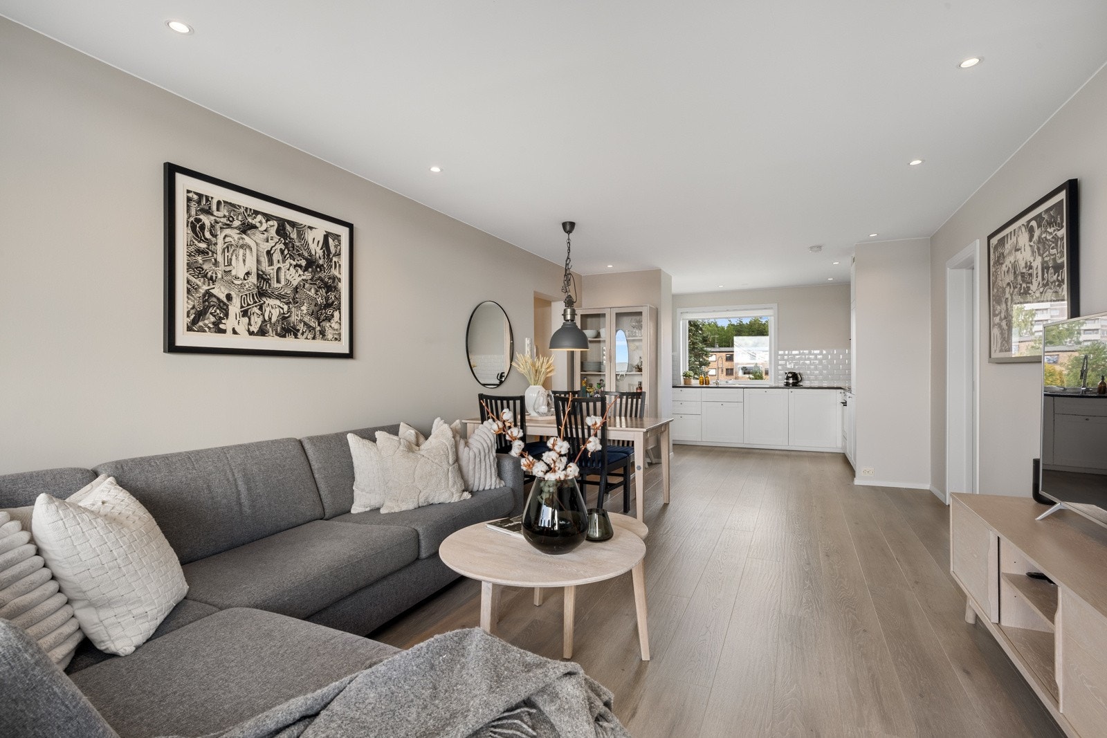 - Du har blant annet varmtvann, fyring, kabel-tv og fibernett inkludert i felleskostnadene - Galleribilde