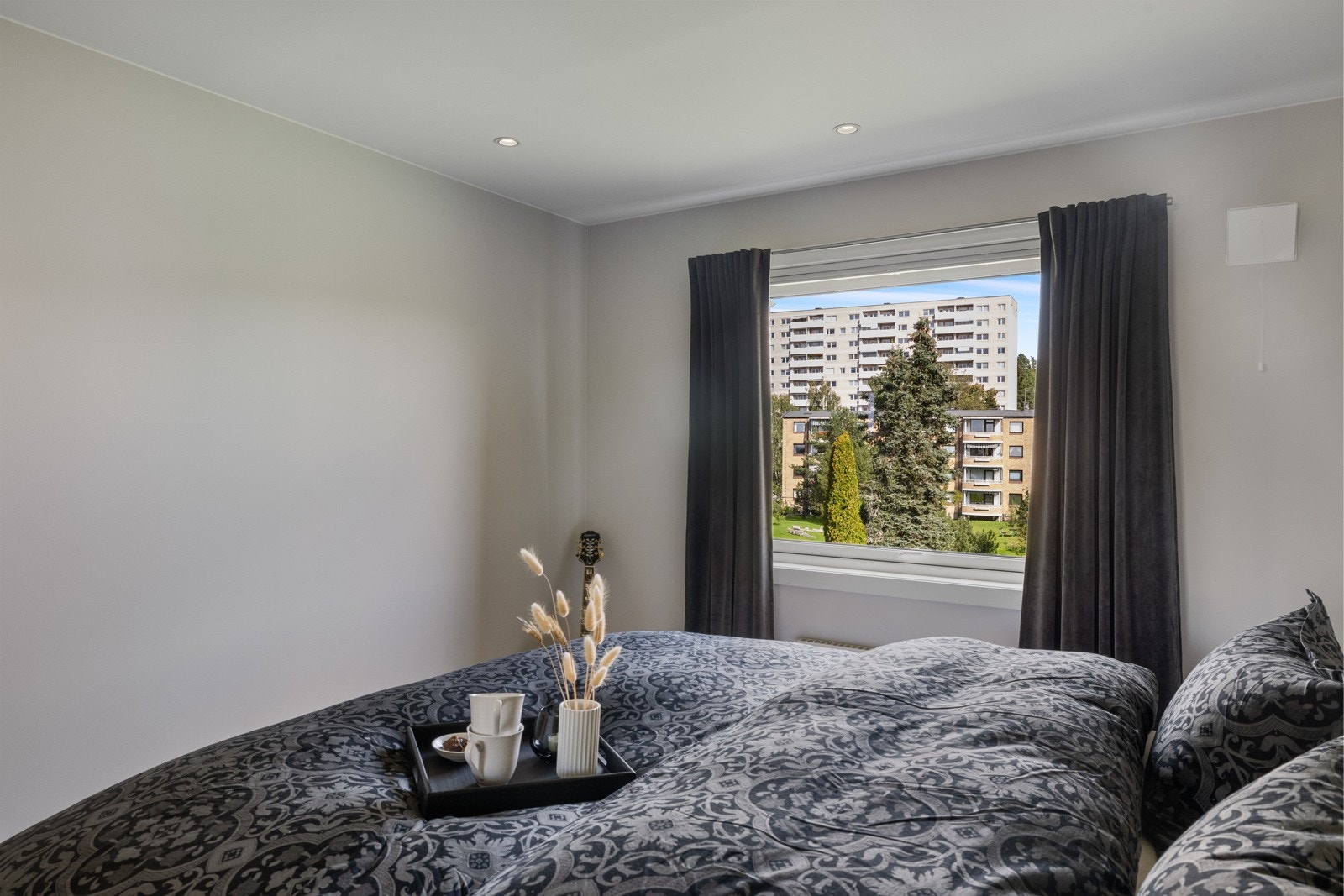 - Vinduet på soverommet er fra 2021 - Galleribilde