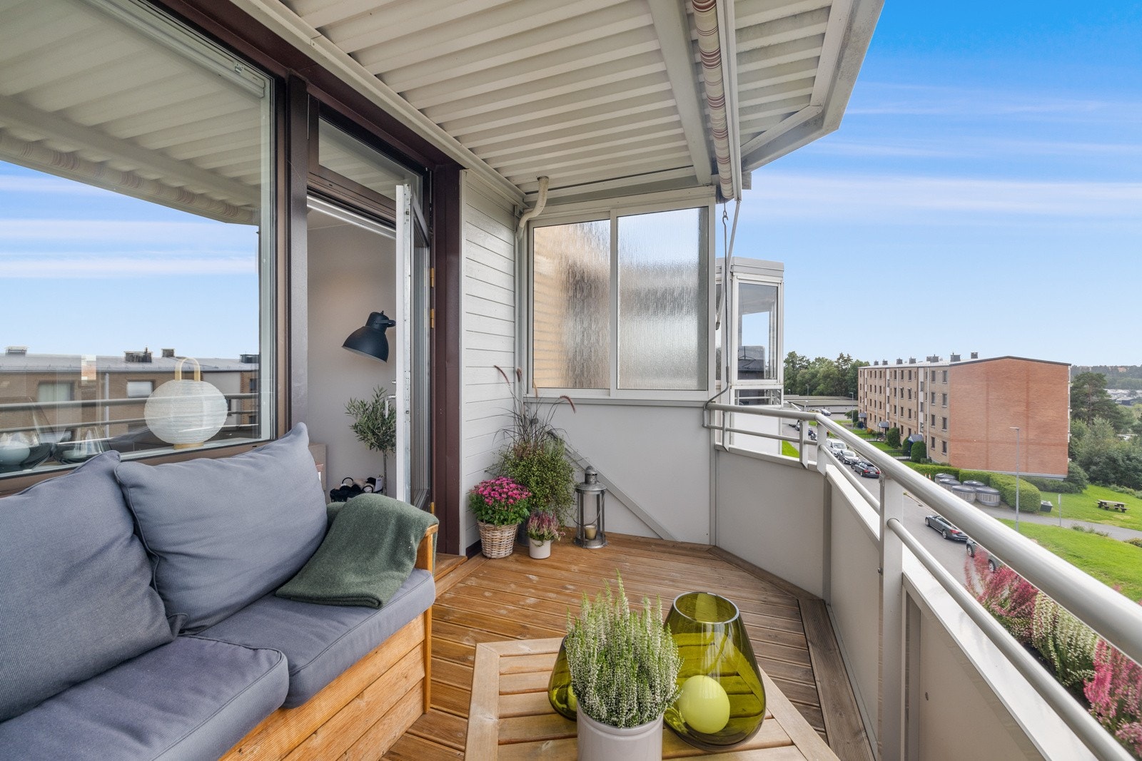 - Balkongen byr på svært gode solforhold med sol fra tidlig ettermiddag til sent på kvelden, sommerstid - Galleribilde