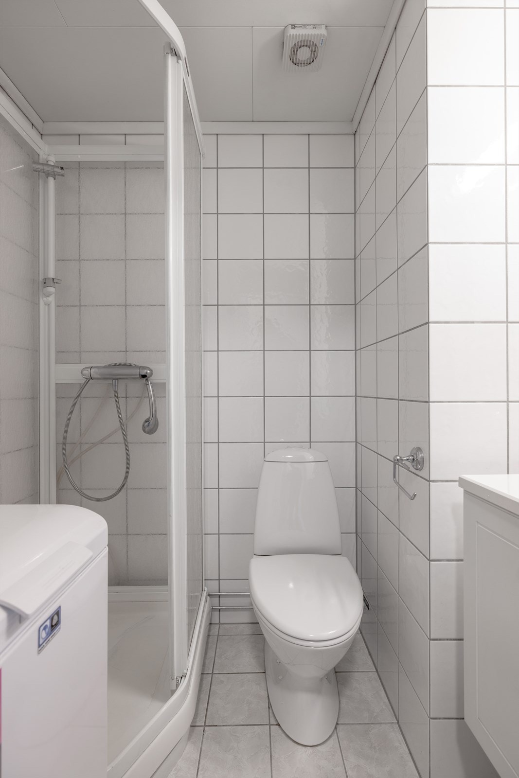 Flislagt baderom med varmekabler på gulv. Galleribilde