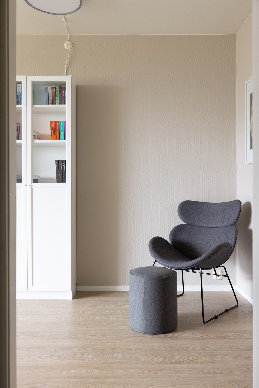 Kabel tv, internett og varmtvann er inkludert i felleskostnadene. Galleribilde