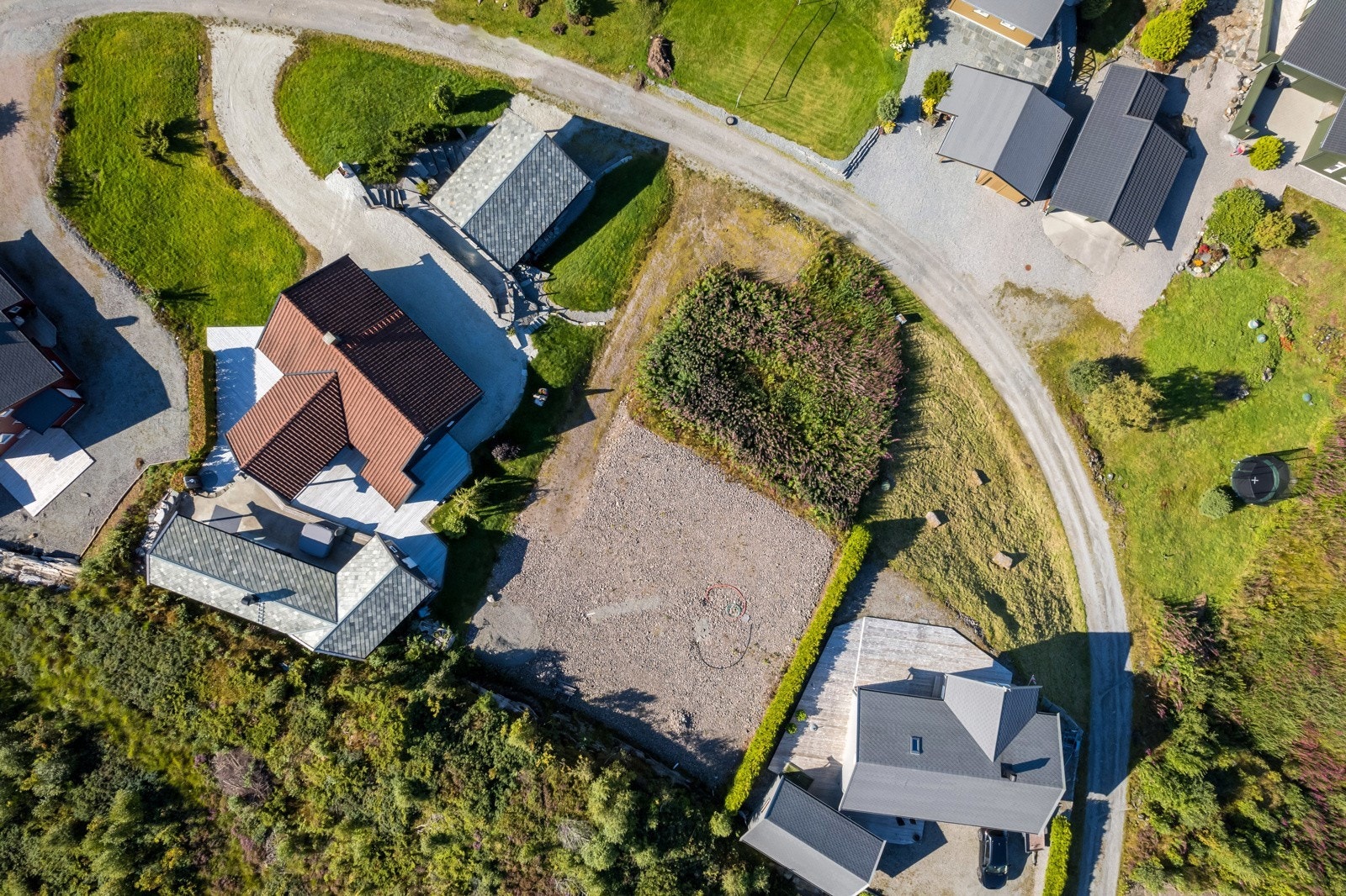 Nordvendt tomt med gode soltilhøve Galleribilde