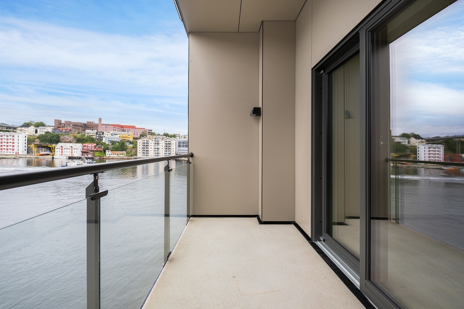 Solrik balkong Galleribilde