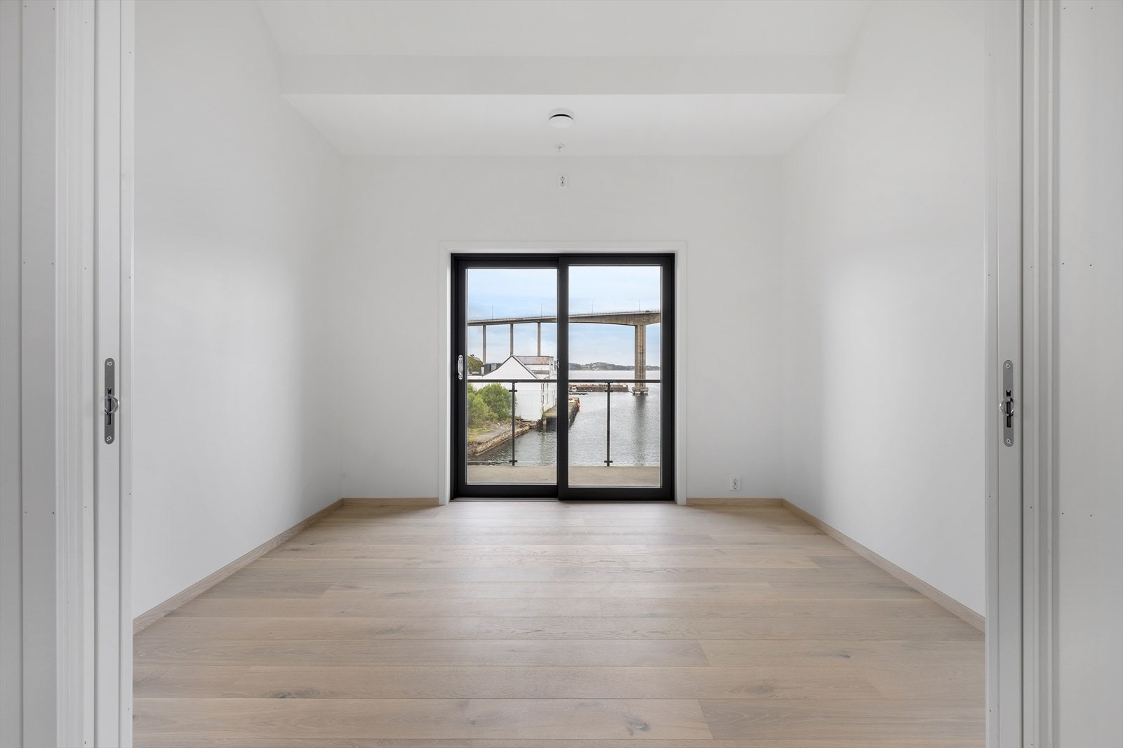 Tv-stue/soverom Galleribilde