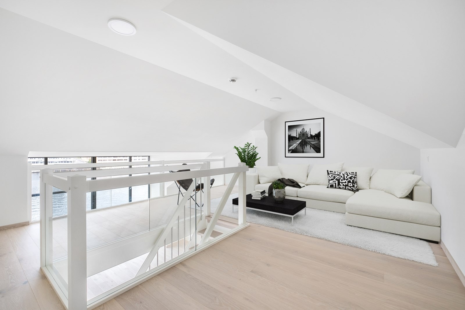 Romslig hems Galleribilde