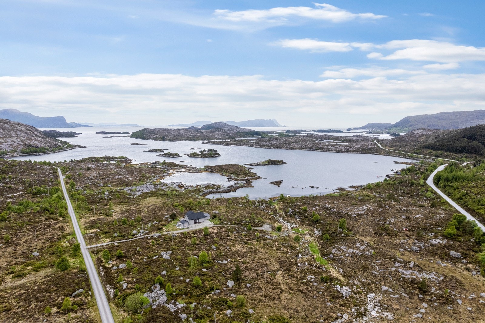 2 råtomter til sals ved Vågane Galleribilde