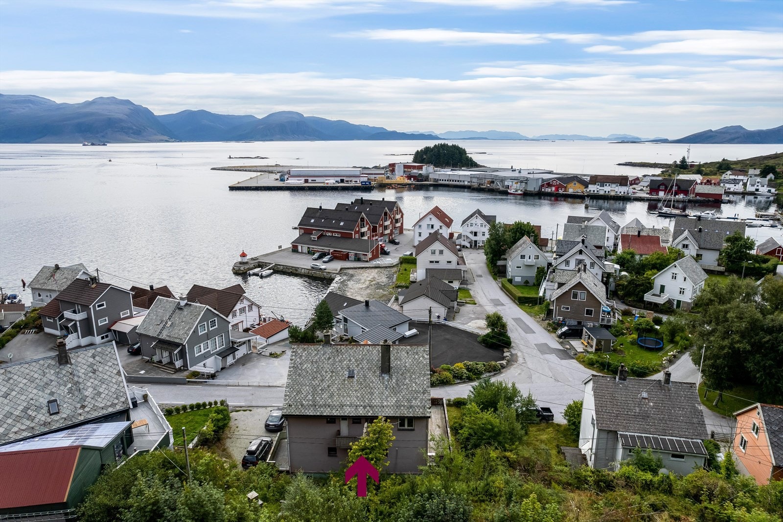 Perfekt beliggenheit - midt i Kalvåg Galleribilde