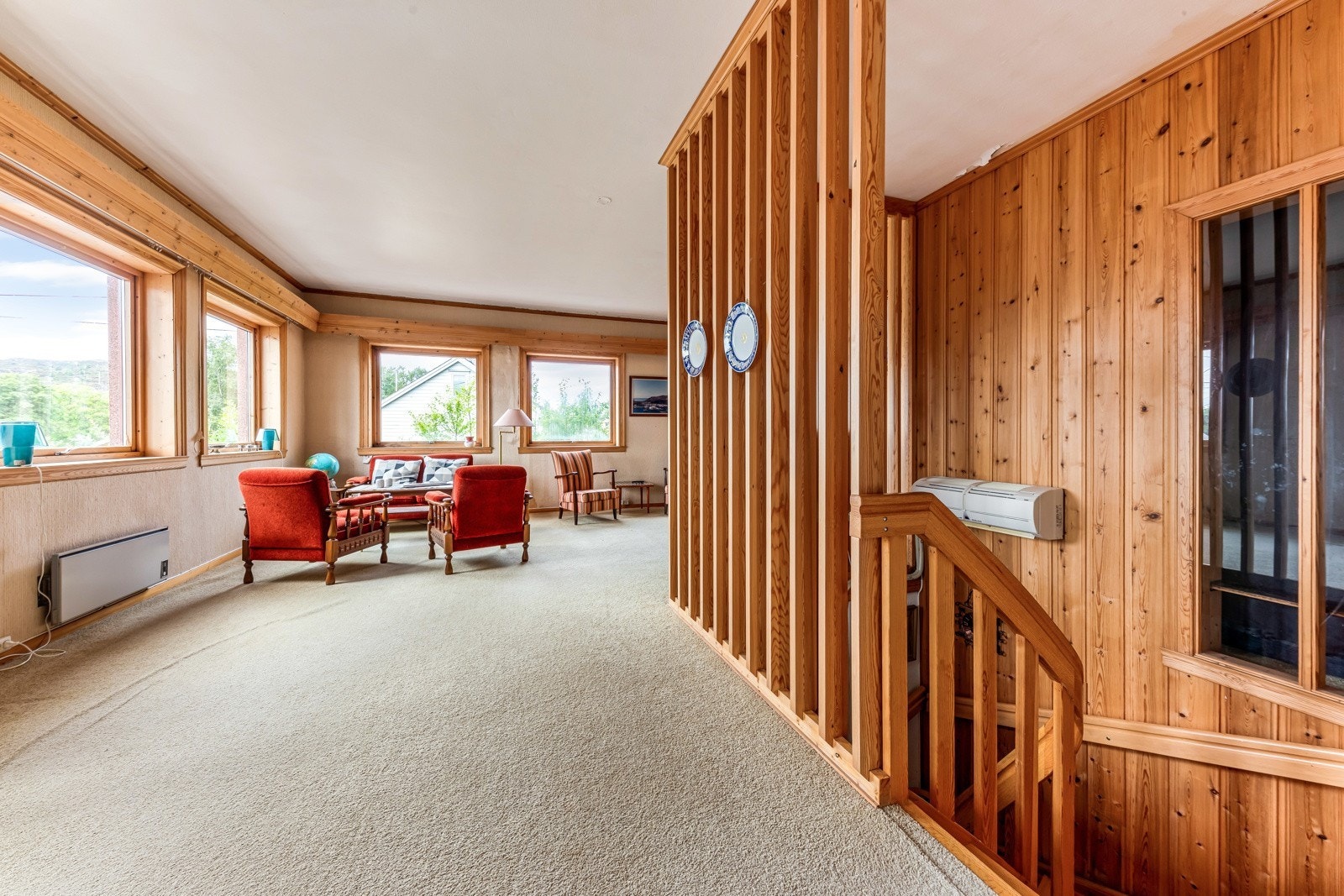 Plan 2 - tilkomst mellom 1.og 2. etasje. Varmepumpe i trappa. Galleribilde