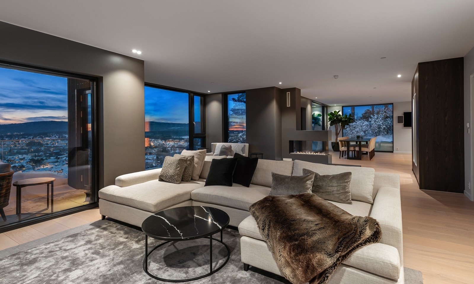 Kveldsstemning stue og spisestue Galleribilde