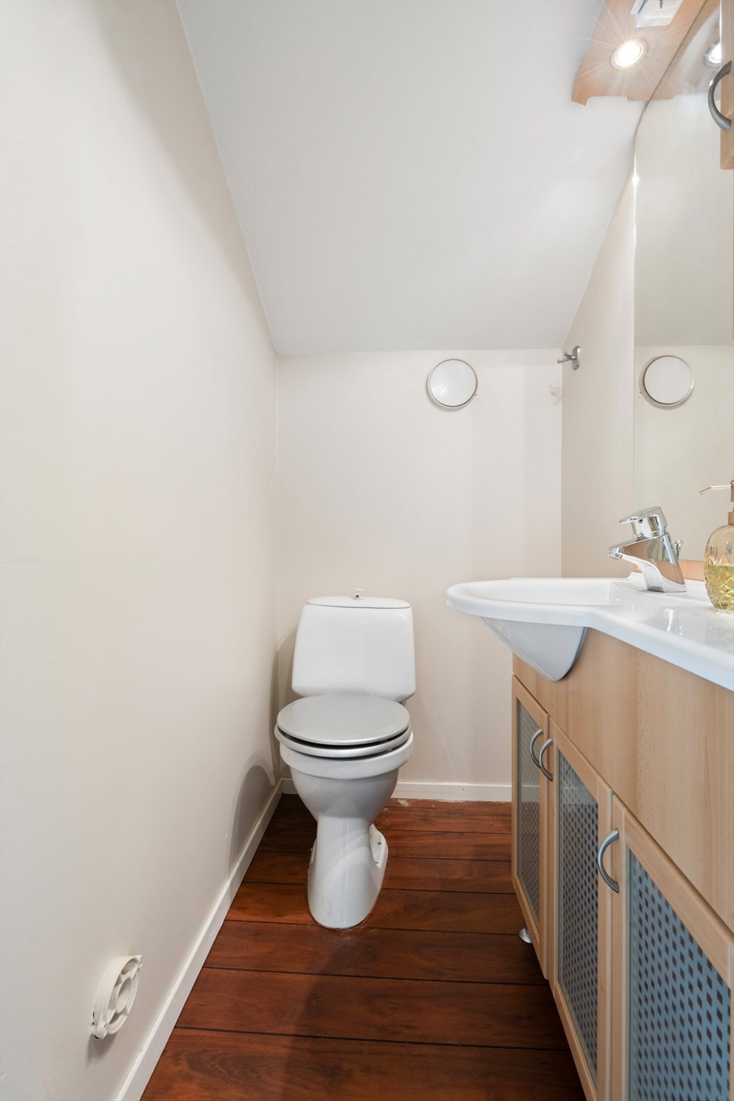 Praktisk plassert WC i 2. etasje like ved 2 soverom Galleribilde