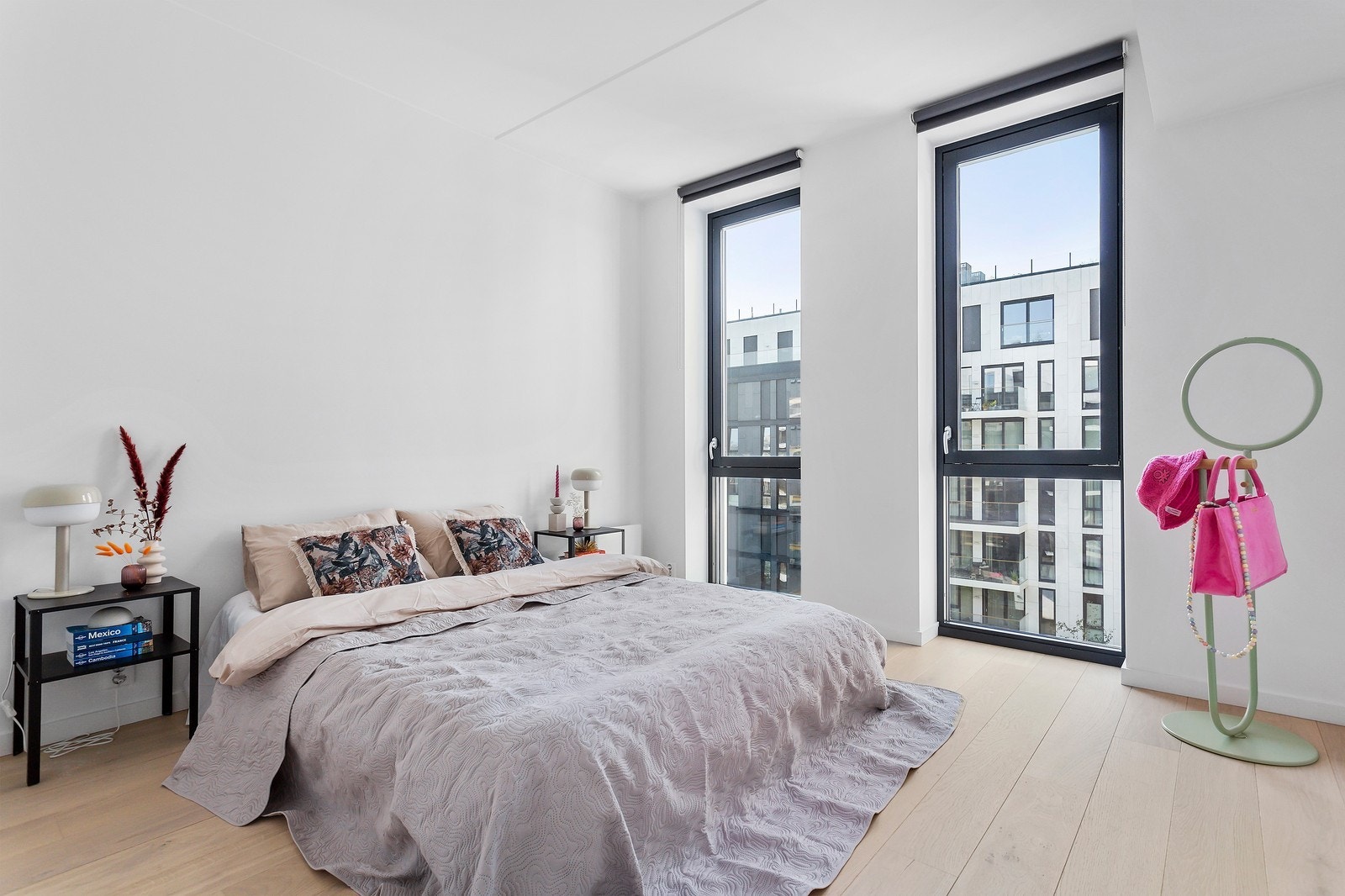 Romslig soverom. Galleribilde